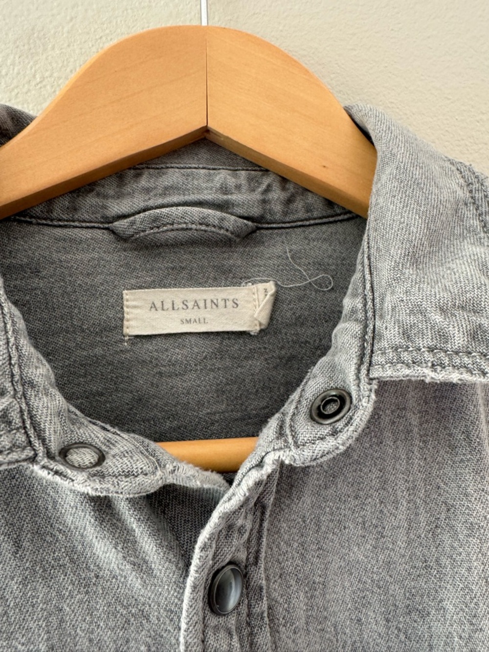 ALLSAINTS Men’s Pearl Snap Gray Button Up Shirt Small Washed Out Cotton Light - Picture 3 of 8